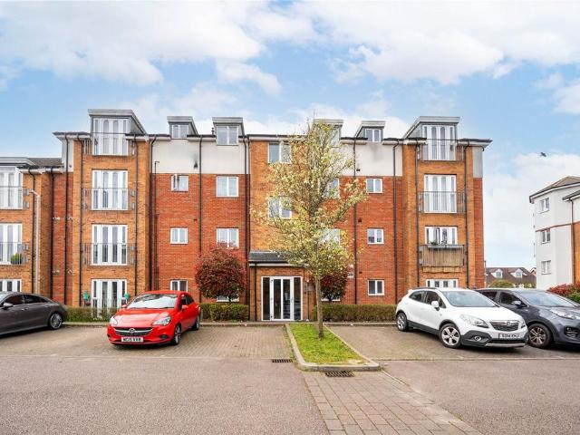 Flat for sale in Dunstable, Bedfordshire