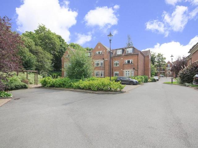 Flat for sale in Alwoodley, West Yorkshire