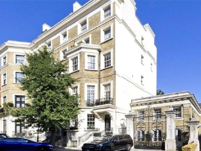 Flat for sale in Knightsbridge, Greater London