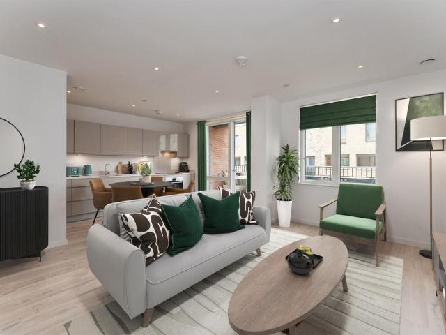Flat for sale in Upper Edmonton, Greater London