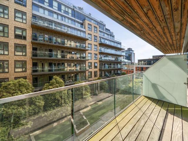 Flat for sale in London Borough of Ealing, Greater London