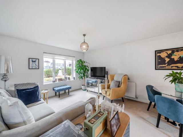 Flat for sale in New Eltham, Greater London