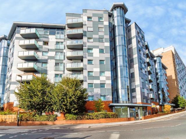 Flat for sale in Cultural Quarter, Southampton