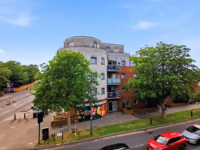 Flat for sale in Preston, Greater London