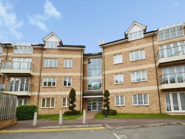 Flat for sale in Dee Park, Reading