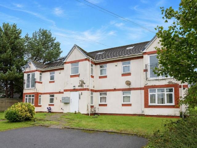Flat for sale in Kirkby, Knowsley