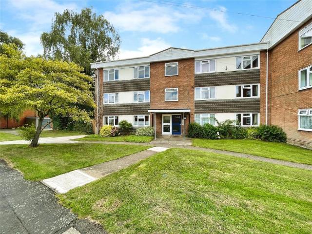 Flat for sale in Green Close, Warwickshire