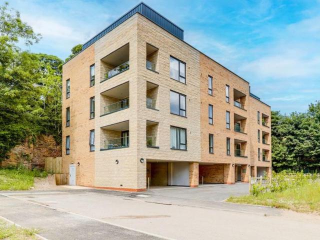 Flat for sale in Potters Corner, East Midlands