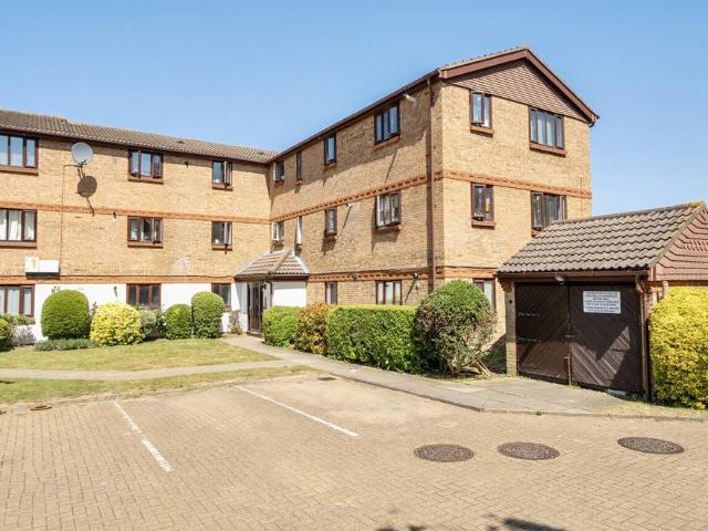 Flat for sale in London Borough of Croydon, Addiscombe