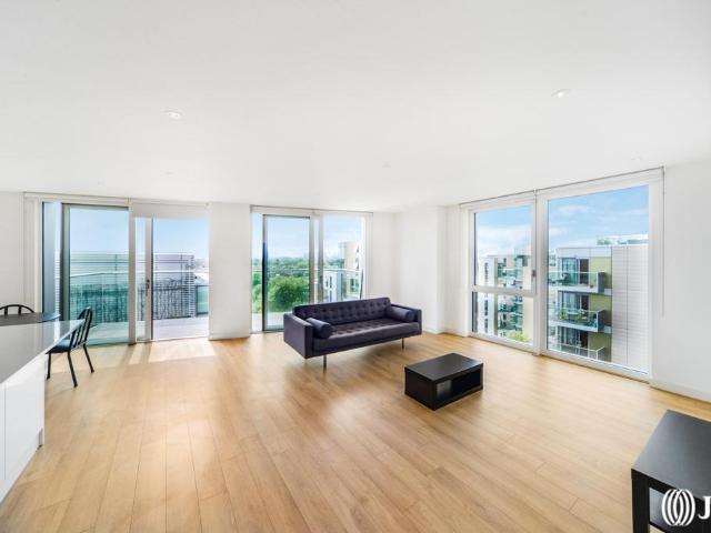Flat for sale in Woodberry Down, Stamford Hill