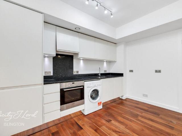 Flat for sale in Islington, Greater London