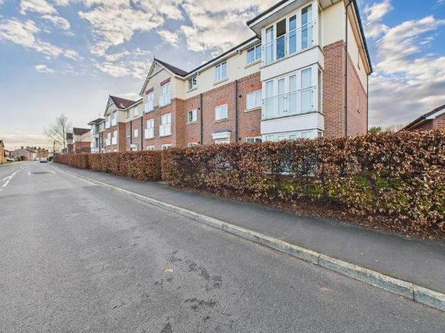 Flat for sale in Saltney, Lache