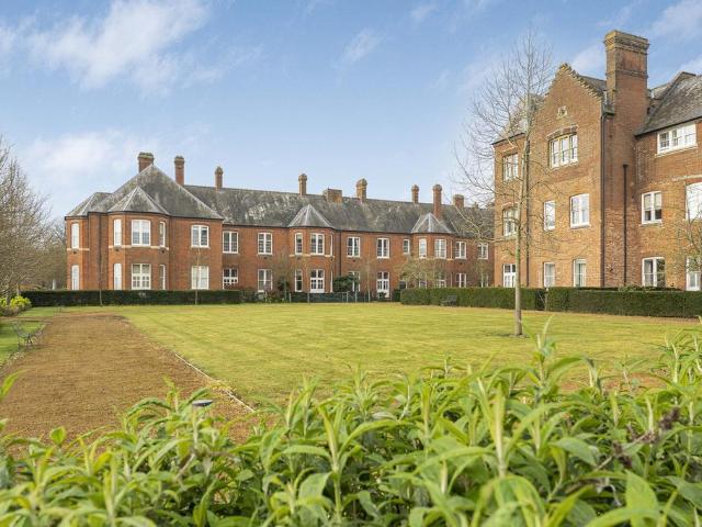 Flat for sale in Berrick Salome, Oxfordshire