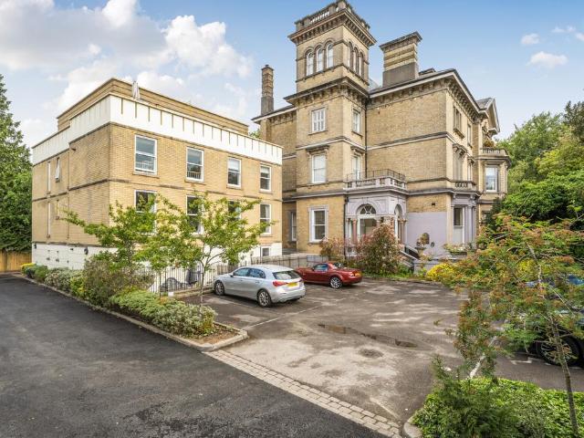 Flat for sale in Broadwater Down, Sandown Park