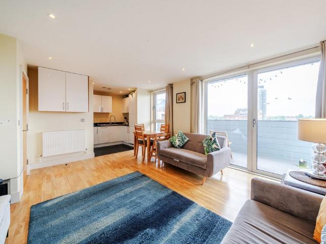 Flat for sale in Greenwich Town Centre, Greater London
