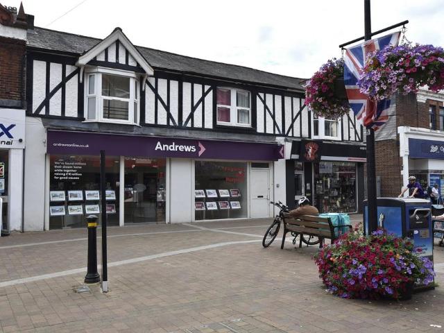Flat for sale in Red Hill, Surrey