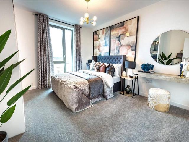 Flat for sale in London Borough of Ealing, Greater London