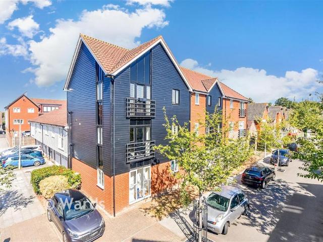 Flat for sale in Oad Street, Kent