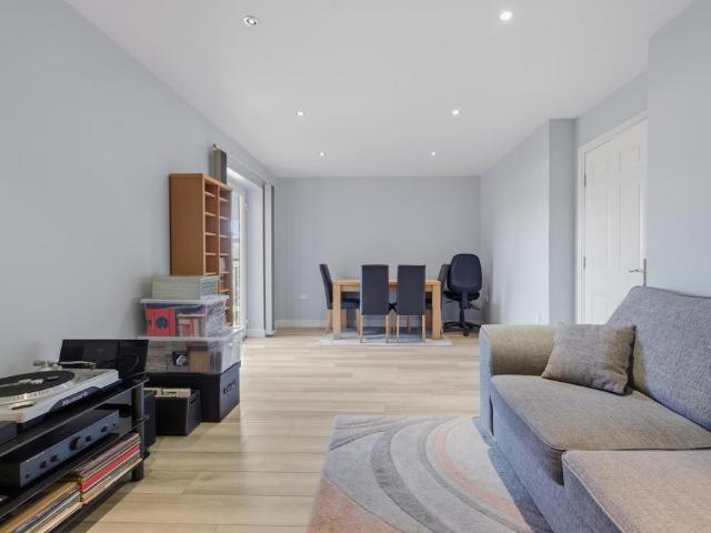 Flat for sale in Black Friars, Old Wharf