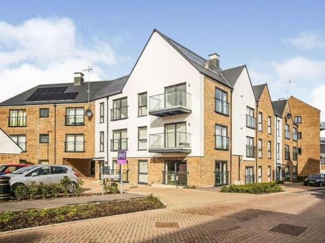 Flat for sale in Stone, Monks Orchard