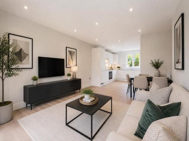 Flat for sale in Rose Hill, Pachesham Park
