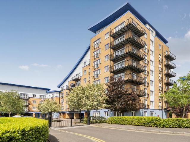 Flat for sale in Newtown, Reading