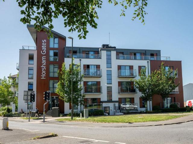 Flat for sale in Roffey, Horsham