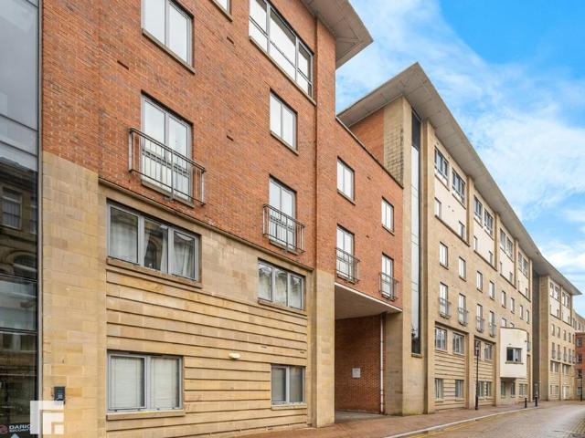 Flat for sale in Cardiff Bay, Falcon Lodge
