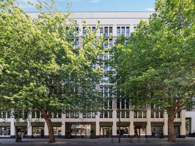 Flat for sale in Elephant and Castle, Greater London