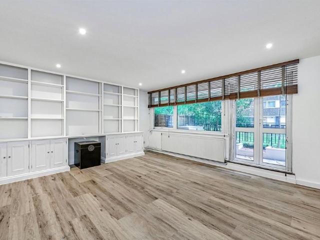 Flat for sale in Brompton, Greater London
