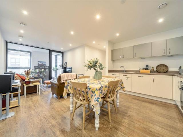 Flat for sale in Greenwich Peninsula, Isle Of Man