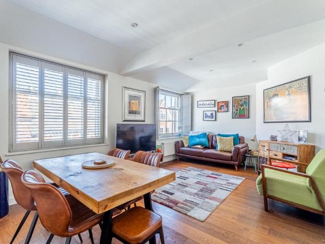 Flat for sale in St Albans, Five Acres