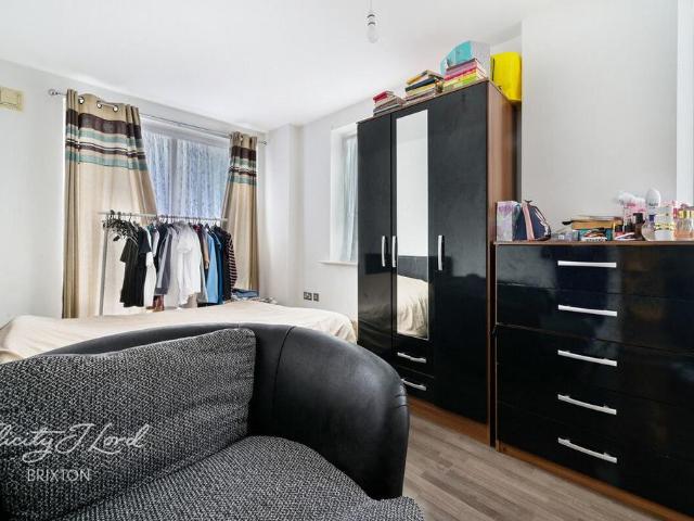 Flat for sale in Loughborough Junction, Greater London