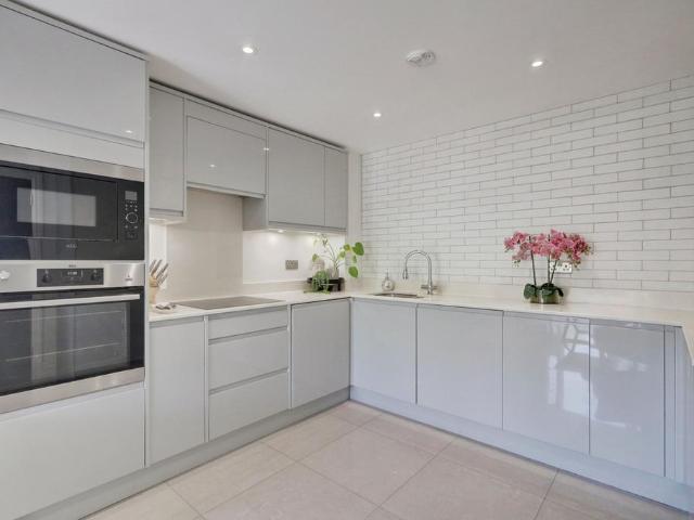 Flat for sale in South Benfleet, Essex