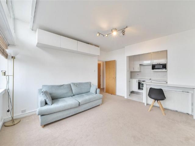 Flat for sale in Elephant and Castle, Greater London
