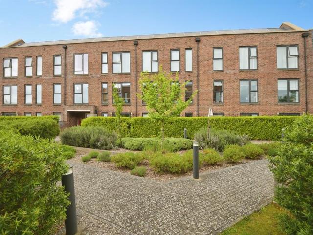 Flat for sale in St Albans, Five Acres