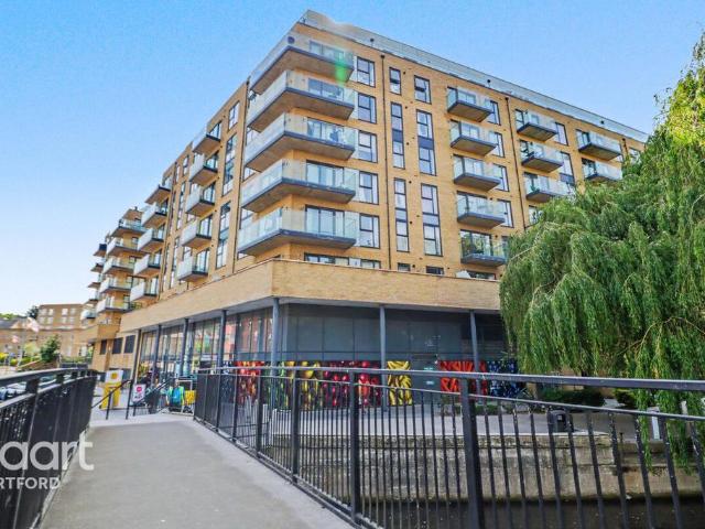 Flat for sale in Monks Orchard, Kent