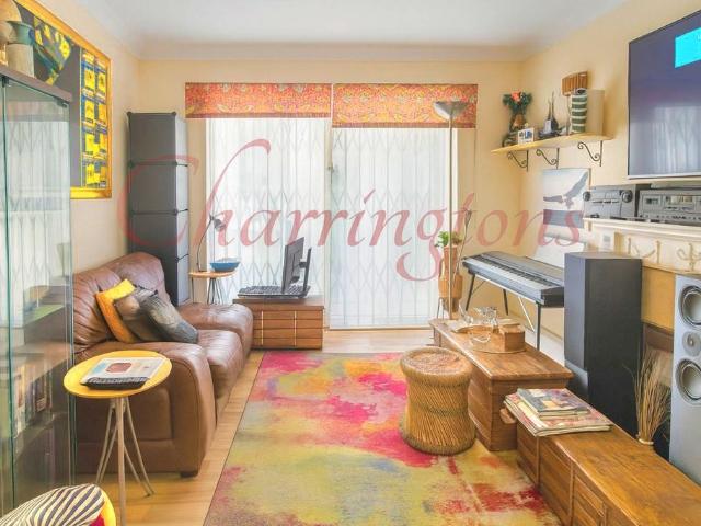 Flat for sale in Bermondsey, Greater London
