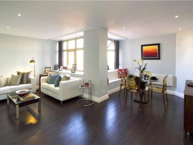 Flat for sale in Brompton, Greater London