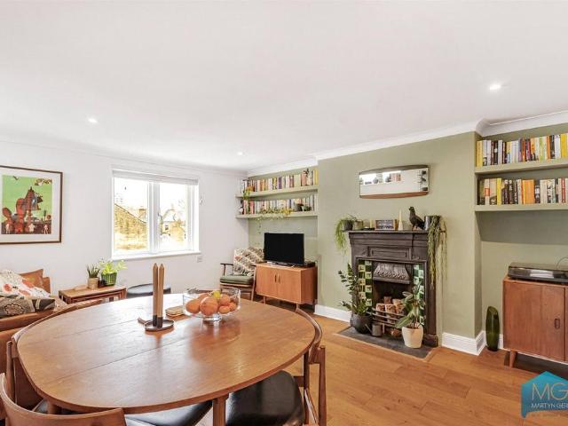 Flat for sale in Holloway, Lower Holloway