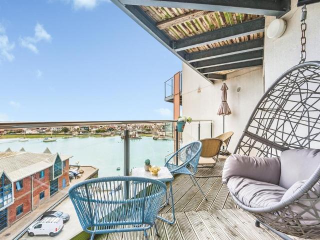 Flat for sale in Fishersgate, West Sussex