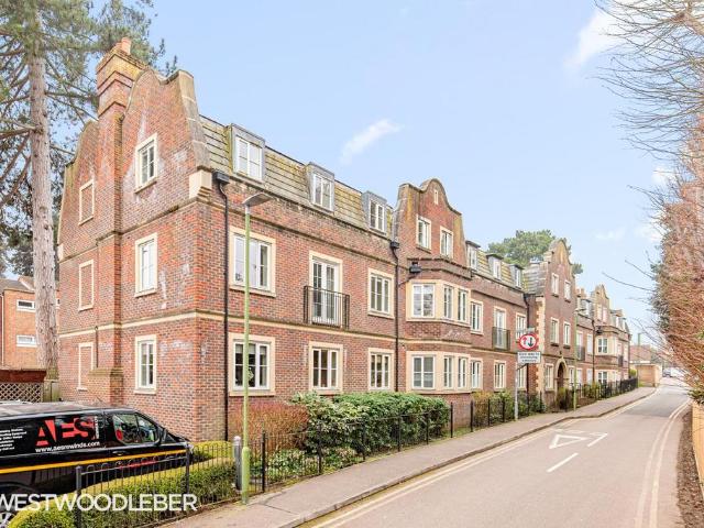 Flat for sale in Broxbourne, Hertfordshire