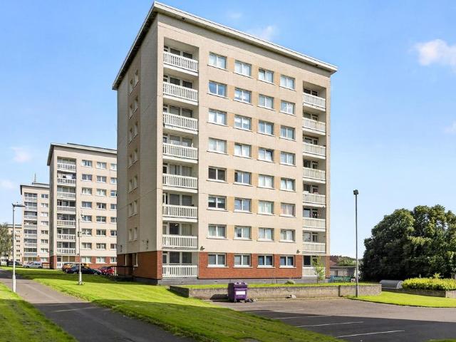 Flat for sale in Crookston, Scotland