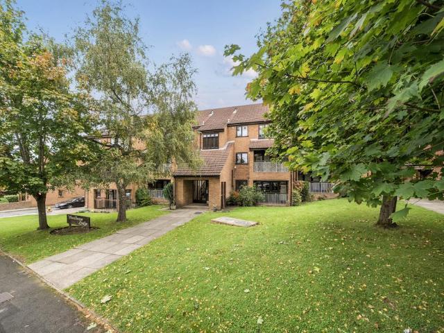 Flat for sale in Batchworth