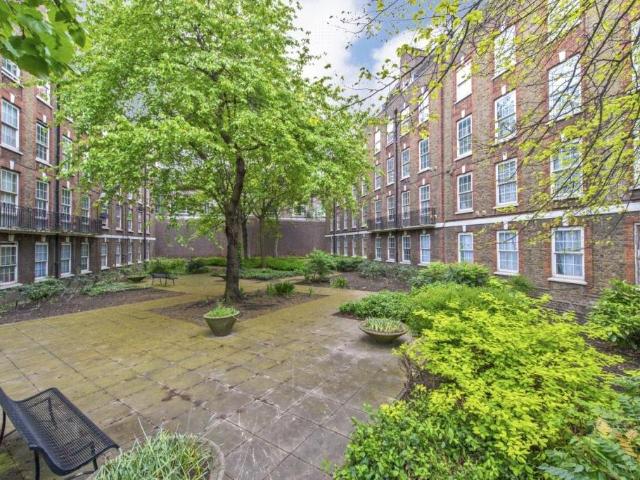 Flat for sale in Holloway, Lower Holloway