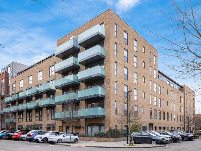 Flat for sale in London Borough of Ealing, Hanwell