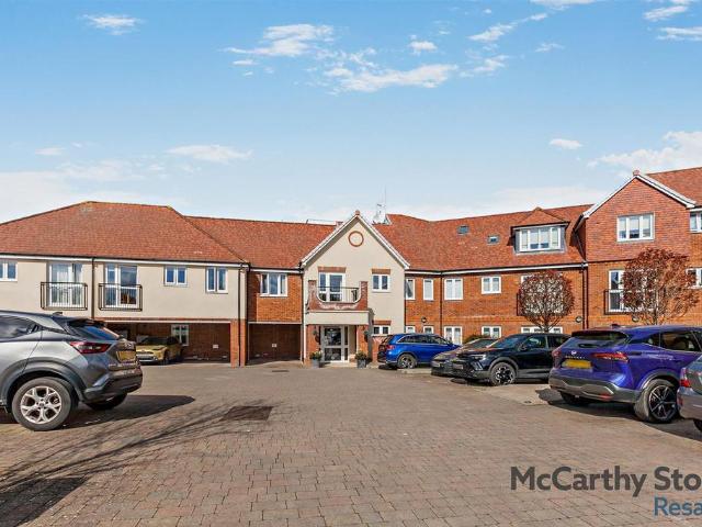 Flat for sale in Cross In Hand, East Sussex