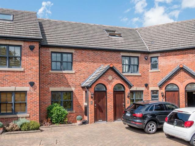 Flat for sale in Knutsford