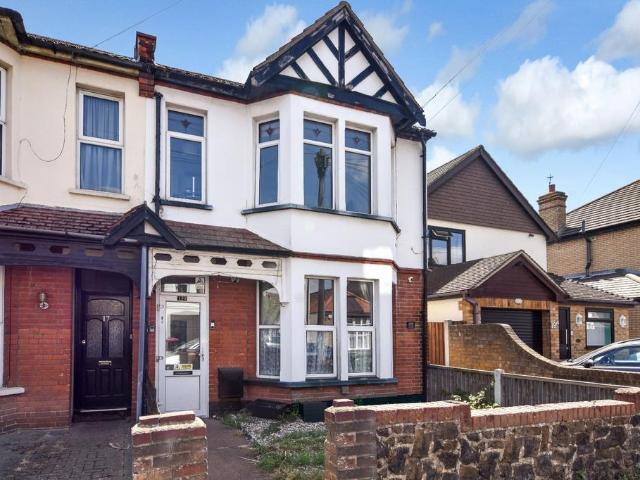 Flat for sale in North Shoebury, Alton Barnes