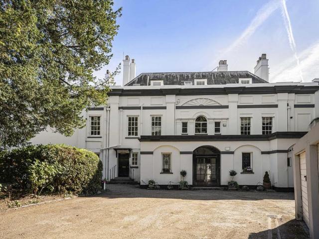 Flat for sale in Englefield Green, Runnymede